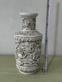白釉高浮雕龙纹棒槌瓶1616