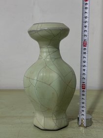 哥窑青釉瓷瓶1659