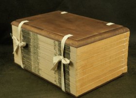  Reload and lining: A complete set of 15 volumes, one plywood and eight thick volumes of the [De Shulou Miscellaneous Notes] printed by Zhang Junheng's family, Wucheng, Huzhou, Zhejiang. The author is Zha Shenxing, the ancestor of contemporary famous writer Jin Yong, Yuan Huaren of Haining, Zhejiang, and a poet of the Qing Dynasty. The inscription is exquisite and clear. The retrospection of Jin Yong's novel The Deer Ding is a collection of couplets in Zha Shenxing's poems. And hope to see ancient books, first-class appearance