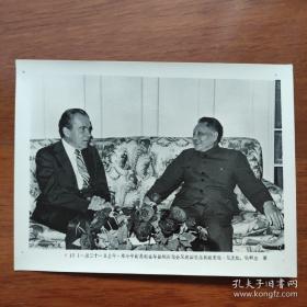 1979年，邓小平访问美国，会见美国前总统尼克松