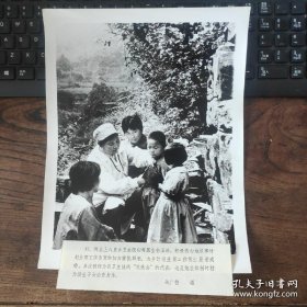 超大尺寸：1982年，河南辉县上八里乡卫生院妇科医生郭玉萍，在松树坪村给计划生育独生子女检查身体