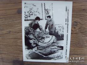 1983年，山东烟台牟平县高良镇地毯厂，生产的精美丝毯畅销欧亚非