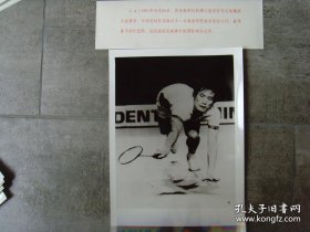 1981年，第三届国际羽毛球精英大奖赛，中国队栾劲（江苏泰兴人、中国羽坛“开山天王”）获男子单打冠军