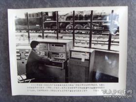 1979年，我国第一台动态电子轨道衡，由武汉衡器厂研制成功，能在铁路货车行进中称重