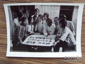 1974年，天津宝坻县小靳庄，姑娘们批林批孔
