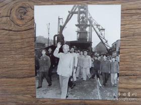 1960年5月12日，刘少奇在重庆钢铁厂视察
