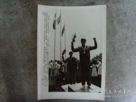 1984年第23届奥运会，射击运动员许海峰，成为我国第一位获得奥运金牌的选手