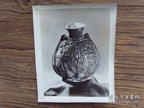 1971年，河南安阳北齐墓“黄釉瓷扁壶”