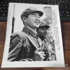 超大尺寸： 1980年，南海前哨守岛部队战士陈新权（全国新长征突击手）获特等射手称号