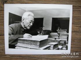1982年，著名作家巴金（四川成都人）把自己珍藏的两千多册外文书籍捐赠给北京图书馆