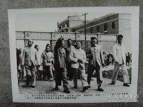 1959年，邓小平，李富春视察建设中的黑龙江富拉尔基重型机器厂