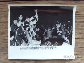 超大尺寸：1980年，第五届亚洲乒乓球锦标赛，中国囊括七项冠军，图为男团夺冠后情景