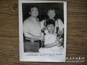 1986年，第9届百花奖和第6届金鸡奖最佳女配角奖：电影《日出》演员王馥荔