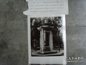 1942年，河北完县（顺平县）儿童团员王朴被日军杀害，完县烈士陵园建纪念碑