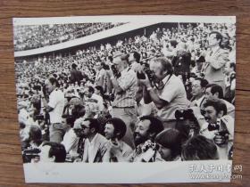 超大尺寸：1979年第四届全运会，外国观众在开幕式上