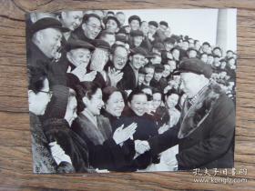 1960年2月10日，刘少奇接见出席全国民主建设会和中华工商业联合会代表大会的代表们