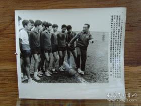 超大尺寸：1979年，上海市市业余体校，足球教练何家统（浙江定海人，全国优秀教练员）