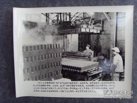 1979年，山东潍坊砖厂，自制一台半自动码胚机，每天可节约劳力50人