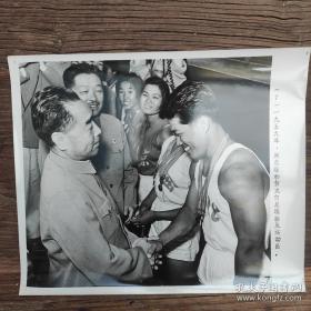超大尺寸：1959年，周恩来、贺龙接见运动员