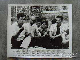 超大尺寸：1982年，作家刘绍棠回到老家北京通县郎府公社儒林村，和村民们座谈