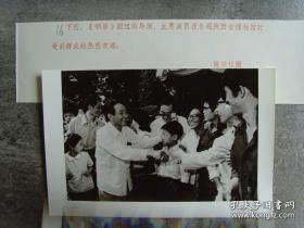 1981年，电影第二届金鸡奖最佳影片《邻居》演员冯汉元参观陕西省博物馆