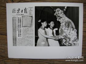 1982年，著名京剧表演艺术家关肃霜（湖北荆州人，中国戏剧家协会副主席、云南省剧协主席、省京剧院院长）