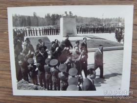 1978年，华国锋出访朝鲜，访问红旗万景台革命学院