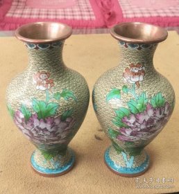 六七十年代时期掐丝景泰蓝花瓶，牡丹图
