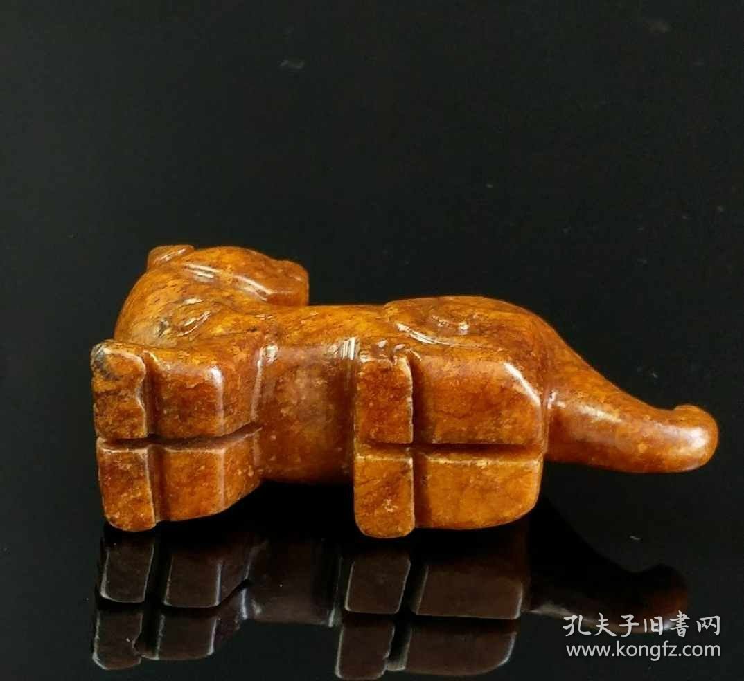 23_黄龙玉瑞兽摆件，品相保存完好