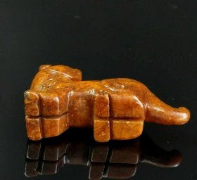 23_黄龙玉瑞兽摆件，品相保存完好