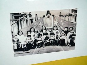 照片：1950年幼儿园庆祝国庆