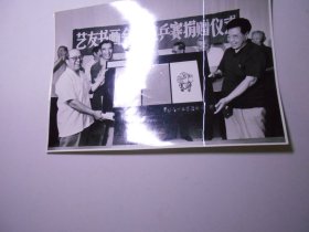 老照片：天津市艺友书画会 向第43届世乒赛捐赠仪式（1998年，天津市人大常委会主任张再旺 等市领导出席）