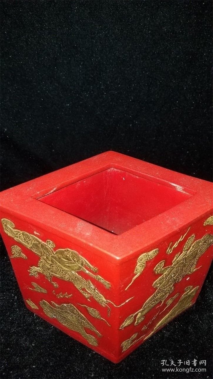 红釉描金笔筒