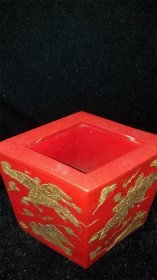 红釉描金笔筒