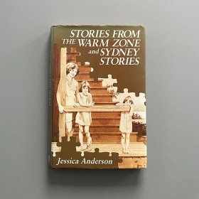 《溫暖地帶的故事和悉尼的故事》杰西卡·安德森，20世紀(jì)杰出的澳大利亞小說(shuō)家，曾兩次獲得邁爾斯·富蘭克林文學(xué)獎(jiǎng)。Stories From The Warm Zone and Sydney Stories，作者以一個(gè)在布里斯班長(zhǎng)大的小女孩的視角講述了故事，重現(xiàn)了家庭生活的“溫暖地帶”——兄弟姐妹之間的競(jìng)爭(zhēng)和奇怪的聯(lián)盟，以及母親、父親、姐妹和兄弟在家庭、學(xué)校和社會(huì)中建立獨(dú)立身份時(shí)微妙的相互作用。