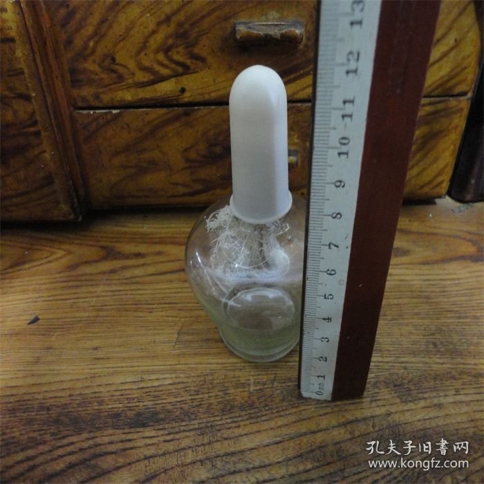 上世纪80年代玻璃酒精灯一只。