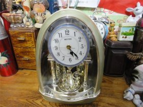 上世纪80-90年代台式闹钟电池座钟正常走时永动民俗怀旧老物品。