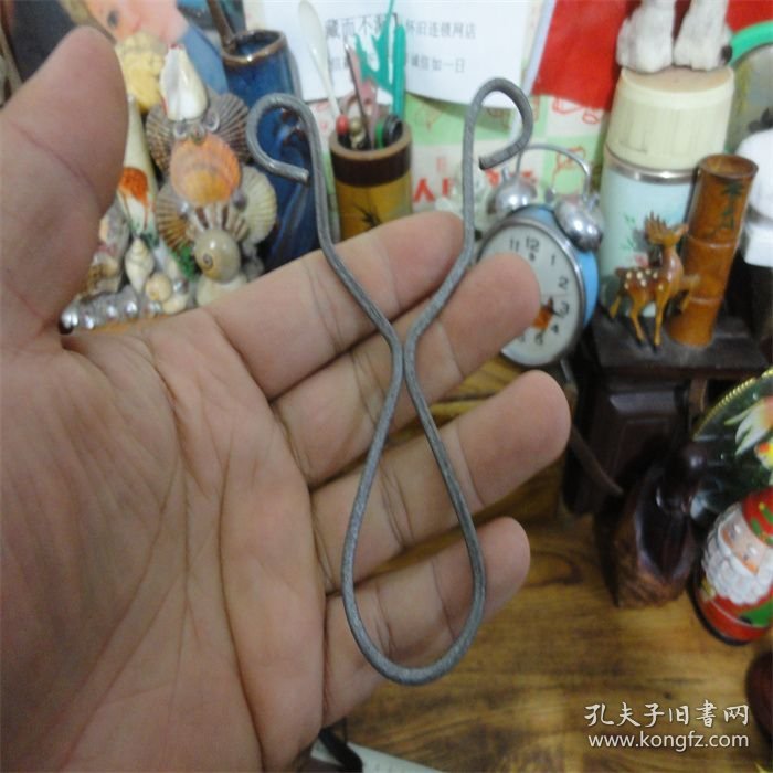 上世纪70-80年代铁质制弹弓弓架民俗怀旧老物品。