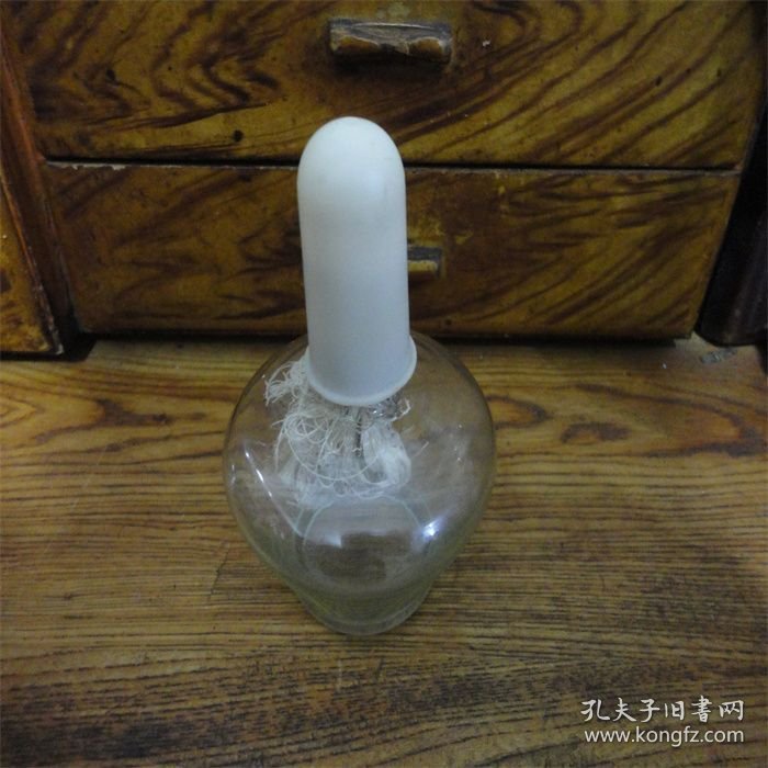 上世纪80年代玻璃酒精灯一只。