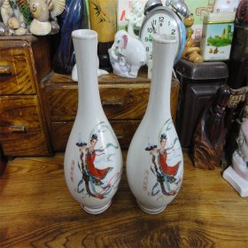 上世纪80年代大连红梅月宫桂酒老式瓷制酒瓶一对怀旧民俗老物品。