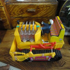 上世纪80年代铁皮推土机玩具回忆老玩具童年回忆。
