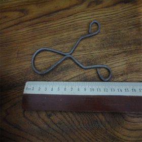上世纪70-80年代铁质制弹弓弓架民俗怀旧老物品。