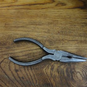 上世纪80年代老式铁质钳子民俗老工具。