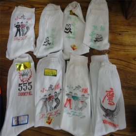 上世纪90年代小虎队熊猫图案长筒袜未使用8双合售。第贰组