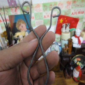 上世纪70-80年代铁质制弹弓弓架民俗怀旧老物品。