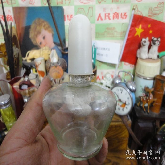 上世纪80年代玻璃酒精灯一只。
