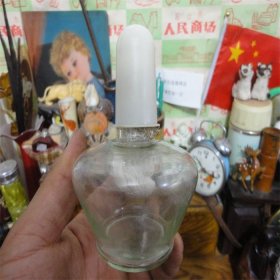 上世纪80年代玻璃酒精灯一只。