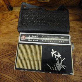 上世纪60-70年代晶体管收音机装电池有反应民俗怀旧物品。