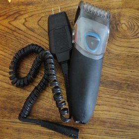 博朗电动剃须刀原装充电器正常使用。