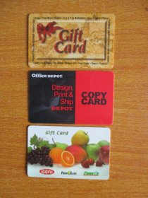 卡收藏：外文卡（三张合卖.自鉴为准）【本店内输“卡”字，几千张卡全部出来】